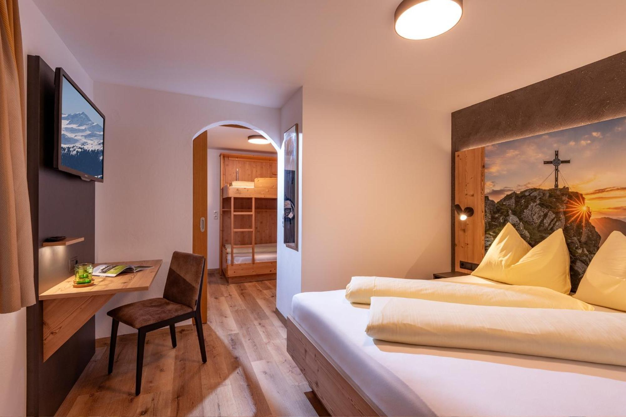 Das Sonnleiten Ski- Und Motorradhotel Bruck Im Zillertal Bruck am Ziller Exterior photo